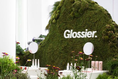 Glossier Pop Up, Retail Experience, Retail Store Design, Retail Interior, Art Deco Architecture, Merchandising Displays, Pop Design, Shop Interiors, Pop Up Stores