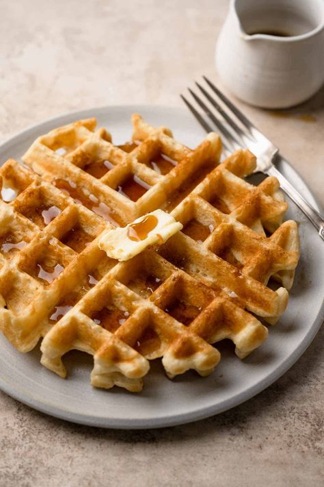 Belgium Waffle Recipe, Potato Waffle Recipe, Chickpea Vegan, Belgian Waffles Recipe, Belgium Waffles, Vegan Waffles, Crepes And Waffles, Fluffy Waffles, Veggie Breakfast