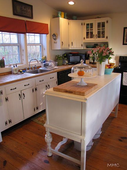 Turning a Buffet/Sideboard into a Kitchen Island Ikea Small Spaces, Vintage Buffet, Fresh Farmhouse, Buffet Sideboard, Eclectic Kitchen, Diy Kitchen Island, Chic Kitchen, Shabby Chic Kitchen, Kitchen Redo