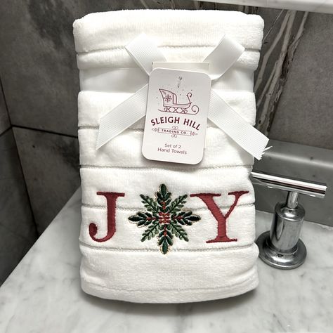 This Is A Brand New Set Of Hand Towels. What A Fun Way To Decorate Your Guest Bathroom While You’re Entertaining Over The Holidays. All Current Holiday Listings Can Be Found Under Home/Holiday. Halloween Yard Signs, Christmas Hand Towels, Guest Hand Towels, Christmas Platter, White Hand Towels, Hand Towel Holder, Hello Kitty Christmas, Christmas Kitchen Towels, Christmas Towels