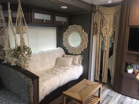 Incredible RV Makeovers with Farmhouse Style Decor Rv Living Room, Macrame Curtains, Rv Interior Remodel, Small Travel Trailers, Camper Trailer Remodel, Trailer Decor, Diy Camper Remodel, Rv Makeover, Farmhouse Remodel