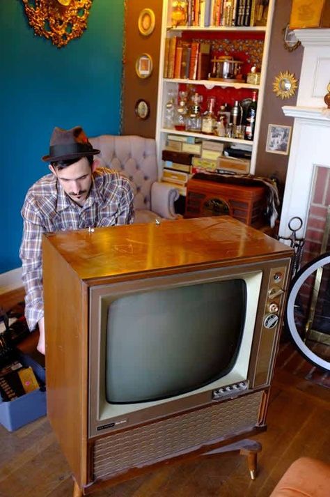 2 Old Tv Makeover, Vintage Tv Repurposed, Old Tv Consoles, Vintage Tv Stand, Upcycle Furniture, 1960s Furniture, Future Office, Vintage Television, Television Set