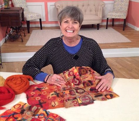 Many people–me among them–admire Jane LaFazio's approach to fiber art and quilt making. Jane's ability to pull from different sources and mix a variety of techniques–while keeping with a common theme–makes her work distinctive. Jane LaFazio, who mixes paint and fiber to make unique fabric art. I was so excited to be able to meet Jane,… Jane Lafazio Tutorials, Fiber Art Tutorial, Sewing Art Projects, Collage Tutorials, Quilt Artists, Jane Lafazio, Surface Techniques, Painting Fabric, Cloth Paper Scissors