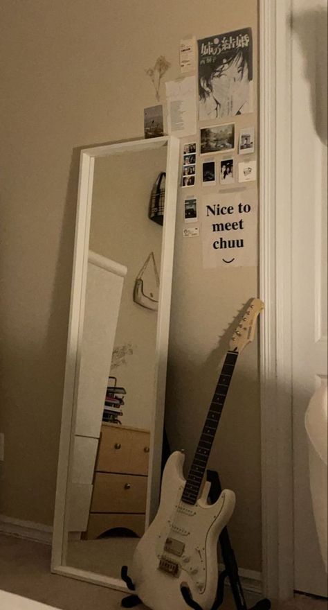 Teenage Wall Decor Ideas, Teenage Room Wall Decor, Electric Guitar In Bedroom, Electric Guitar On Wall Decor, Electric Guitar Aesthetic Room, Aesthetic Mirror In Bedroom, Electric House Aesthetic, Aesthetic Mirrors Bedroom, Posters Around Mirror