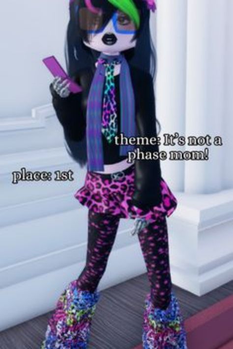 Person in colorful, eccentric outfit holding a phone with the theme "It's not a phase mom!" and winning 1st place. Di Its Not A Phase Mom Theme, Dress To Impress Chic Theme, Its Not A Phase Mom Dress To Impress, Dress To Impress Casual, Chic Dress To Impress, Its Not A Phase Mom, Classic Coquette, Roblox Hacks, Roblox Fashion