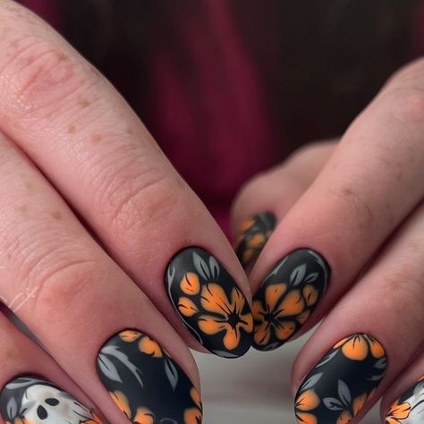 Jessica Lauritzen | Nail Tech | Akzentz educator on Instagram: "I had to post these one more time 🤩👻🖤🧡
Inspo @liddokidd and @twilldidmynails 

@polishedpinkiespro 
Akzentz Trinity 
Luxio Shock
Ugly duckling 043
.
.
.
.
#utahnails #herrimannailartist  #handpaintednailart #nails #modifiedrussianmanicure #gelmanicure #akzentztrinity #akzentz #luxiogel #luxio_shock #halloweennails #ghostnails #spookynails #fallnails #nailsmagazine #nailpromote #nailitmedia #beautyprofessional #gelpolishmani #advancedcuticlecare #trendynails #nailsoftheday #nailsofinstagram #nailsbyjessicalauritzen" Painted Nail Art, Ugly Duckling, Nails Magazine, Gel Manicure, Nail Artist, Trendy Nails, Nail Tech, Halloween Nails, Gel Polish