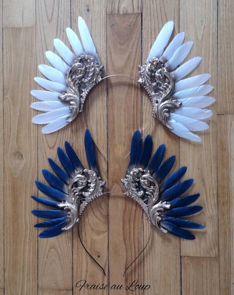 This Halo headdress is perfect for accessorizing a goddess costume. This headdress is simple, light, very glamorous and very eye-catching. gold and blue feathers made of zip ties, it is very light. Mounted on a metal strip for good support. The headband remains flexible. For any request for other colors, contact me Ideal for burlesque, dance, photo shoots or cosplays, it can be used for many types of occasions Ready to ship Zip Tie Headpiece, Diy Crown Headband, Halo Crown Headpieces, Costume Headpieces, Simple Headpiece, Diy Headpiece, Headdress Crown, Headband Ideas, Feather Crown