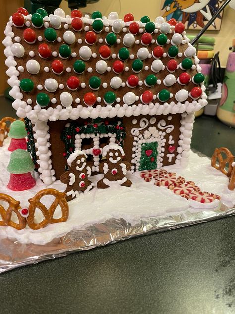 Easy Ginger Bread Houses, Ginger Bread House Decorations Ideas, Ginger Bread House Ideas Simple, Gingerbread House Inspiration Easy, Ginger Beard House, Gingerbread House Inspo Simple, Gingerbread House Decoration Ideas, Ginger Bread Ideas, Gingerbread House Ideas Contest