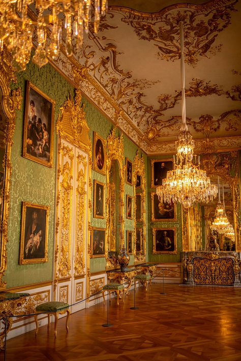 Munich Residenz, German Palaces, 18th Century Aesthetic, Interior Design Mistakes, Manor Interior, Chateaux Interiors, Classical Building, Luxury Mansions Interior, Gypsum Decoration