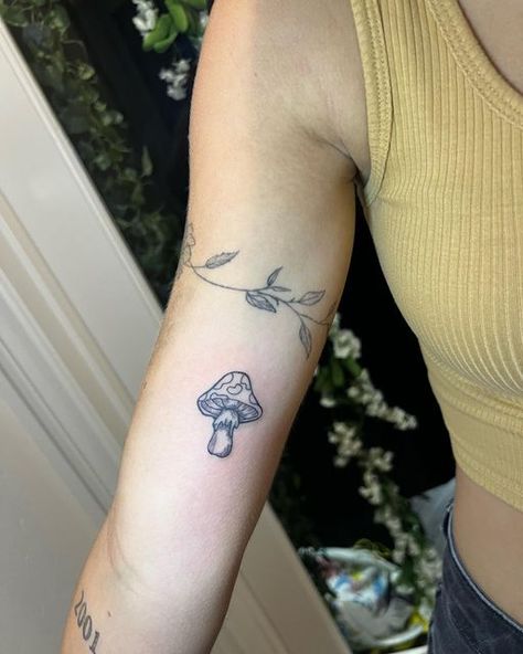 Line Art Mushroom Tattoo, Shroomie Tattoo, Mushroom Stamp Tattoo, Cool Mushroom Tattoos, Dainty Mushroom Tattoo, Mushroom Person Tattoo, Fungi Tattoos, Little Mushroom Tattoo, Cute Mushroom Tattoos