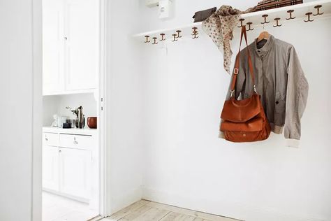 coat-hooks-under-shelf Diy Hanging Shelves, Ikea Hackers, Entry Hallway, Tiny Space, Vertical Storage, White Room, Storage Hacks, Light And Space, Hanging Shelves