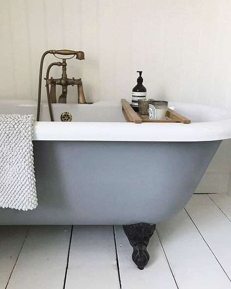 Black Clawfoot Tub, Clawfoot Tubs, Tub Ideas, Roll Top Bath, Millennial Pink, Aesthetic Bathroom, Upstairs Bathrooms, Clawfoot Tub, Stylish Bathroom