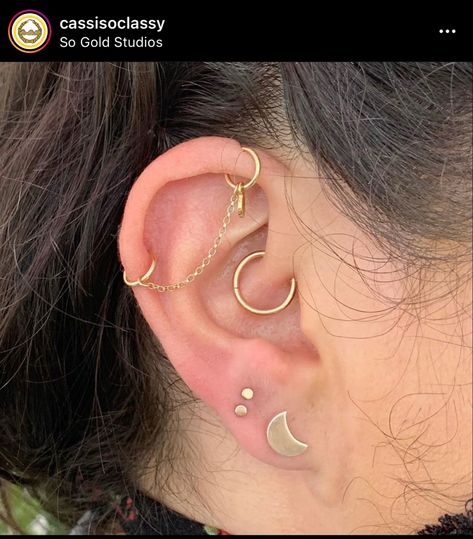 Stacked Lobe, Brain Surgery Survivor, Ear Peircings, Industrial Piercing Jewelry, Pretty Ear Piercings, Cool Piercings, Brain Surgery, Earrings Aesthetic, Industrial Piercing