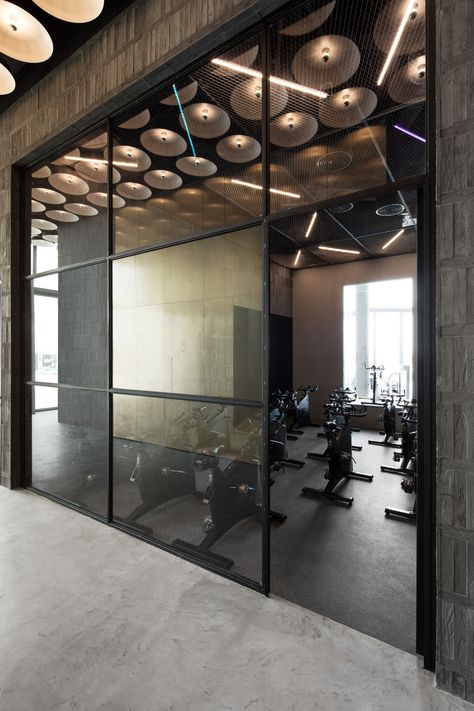 Fitness Center, Lifestyle Designs: The Warehouse Gym, Dubai - Love That Design Gym Interiors, College Fitness, Warehouse Gym, College Workout, Private Gym, Boutique Gym, Cycling Studio, Gym Design Interior, Dream Gym