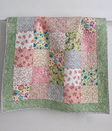 Baby Girl Quilts Patterns Free, Baby Girl Quilt Ideas, Baby Girl Quilt Patterns, Keepsake Quilt, Flannel Fabrics, Girl Quilts Patterns, Baby Quilt Tutorials, Quilt Studio, Baby Patchwork Quilt