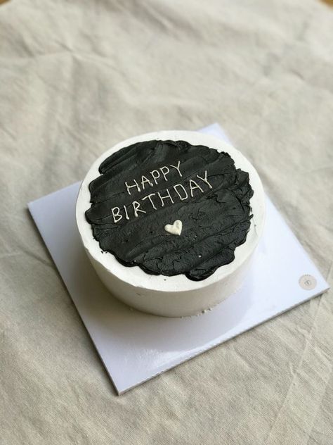 Men's Cakes Birthday, Happy Birthday Cake For Men, Cake For Mens Birthday, Simple Cake Designs Birthday, Men Cakes Birthday, Birthday Cake For Man, Kue Disney, Man Birthday Cake, Birthday Cake For Men