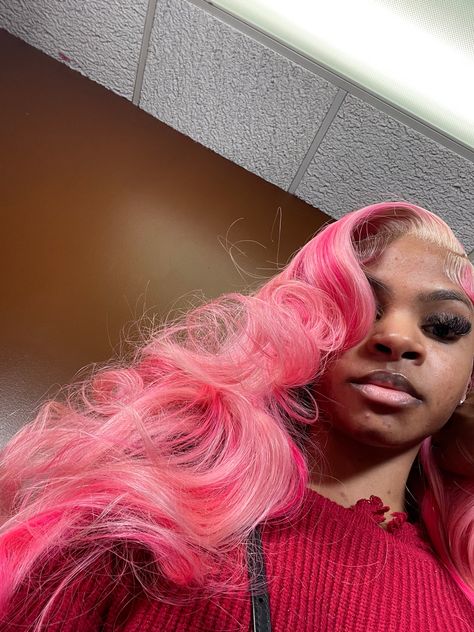 Wand Curls Middle Part, Birthday Outfit Baddie, Curls Middle Part, Frontal Ideas, Pink Birthday Outfit, Birthday Hairstyle, Weave Hair Color, Bestie Photoshoot, Wig Installs