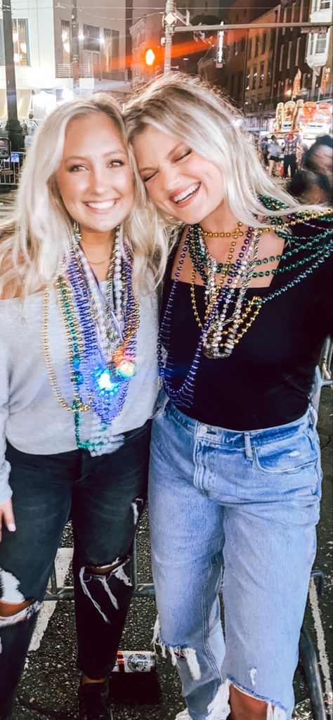 New Orleans Mardi Gras picture Mardi Gras Pictures Ideas, Mardi Gras Instagram, Mardi Gras Pictures, Vacay Pics, Insta Poses, Mardi Gras Beads, Inspo Instagram, I N, Instagram Pictures