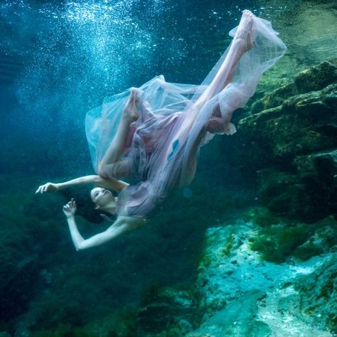 Girl Underwater, Environmental Photography, Underwater Drawing, Underwater Model, Underwater Photoshoot, Underwater Portrait, Breathing Underwater, Ballet Poses, Lake Photography