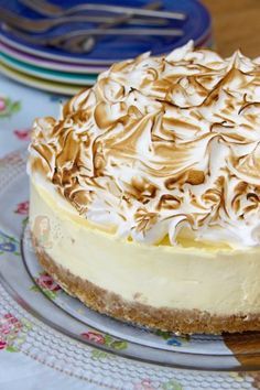 No Bake Lemon Cake, Fridge Desserts, Lemon Cheesecake Filling, Meringue Cheesecake, Lemon Meringue Cheesecake, Janes Patisserie, Meringue Pie Recipes, Italian Meringue, Baked Cheesecake Recipe