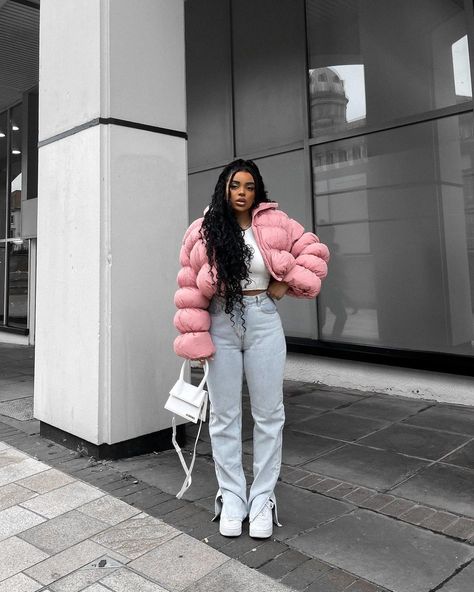 Pink Puffer Jacket Outfit, Big Jackets, Pink Puffer Jacket, Puffer Jacket Outfit, Outfit Inso, Pink Friday, Jacket Outfit, Casual Fits, Puffer Jacket