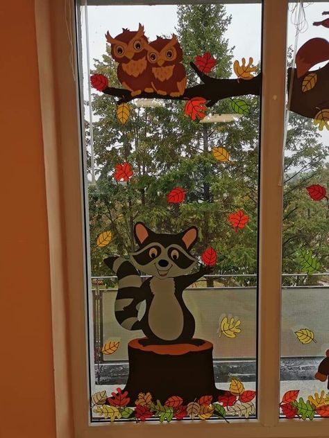 Fall Decorations School, Autumn School Decoration, Autumn Window Decorations, Autumn Classroom Decorations, Classroom Window Decorations, Fall Window Decorations, Christian Easter Decorations, Prek Crafts, Kindergarten Decorations