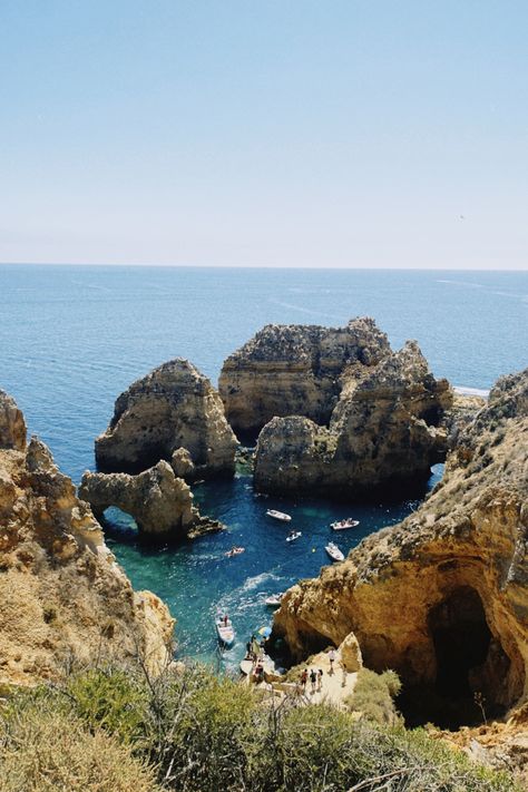 Aesthetic Green Nature, Beach Vibes Aesthetic, Retro Film Camera, Boat Vacation, Picture Travel, Lagos Portugal, Camera Vintage, Retro Film, Aesthetic Green