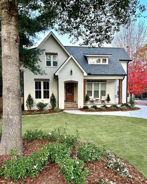 Jenn & Mollyrose on Instagram: "The goal was to add front yard interest and keep it classy 👏🏽 This simple layered landscape brought so much visual interest! With the right mix of plants and textures there will be something beautiful blooming year round. The variant greens and whites create traditional and timeless curb appeal. Swipe for before ➡️" Classy Front Yard Landscaping, Colonial Revival Landscaping, Colonial One Story House Exterior, Front Landscaping Colonial Home, White Colonial House Landscaping, Colonial House Exterior Single Story, Colonial House Landscaping, Layered Landscape, Keep It Classy