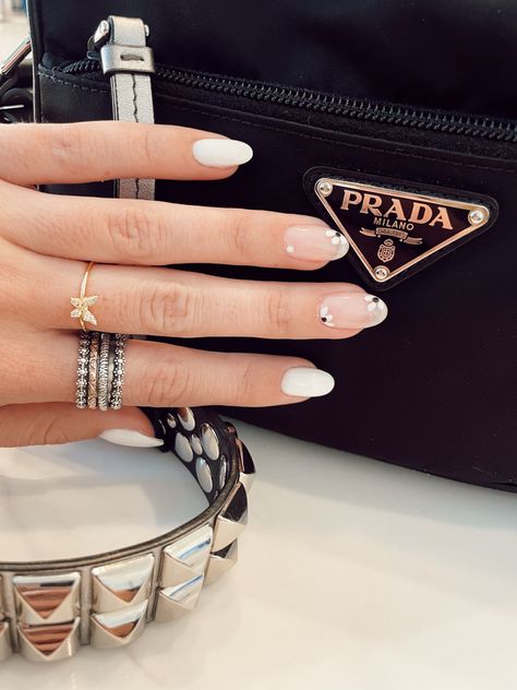 Clear Nail With White Design, Clear Nails With White Tips, Clear Nails White Tips, Clear And White French Nails, Sheer White French Tip Nails, Clear Nails With White Flowers, Flower Clear Nails, Clear Nails White Flowers, Clear Nails With Flowers