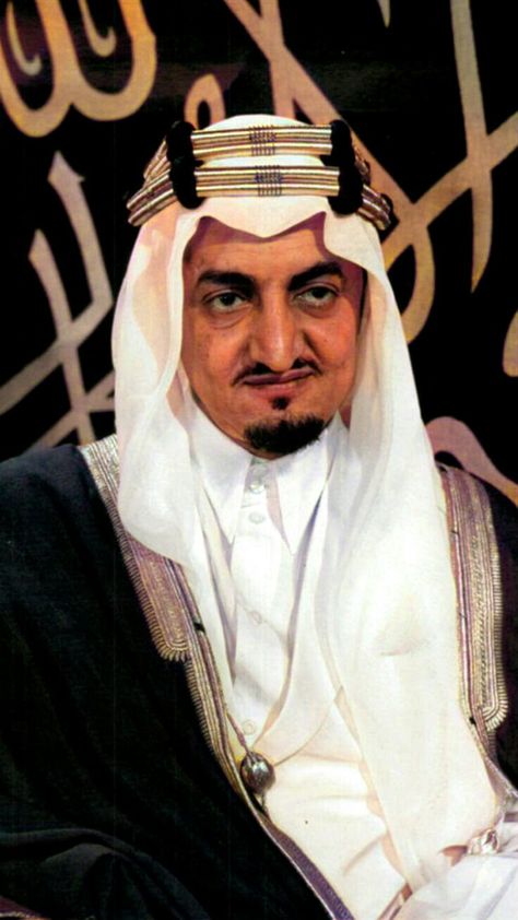 I colorized few pics of king faisal al saud i will share them here soon! Saudi Arabia Kings, Arabic Photo, King Salman Saudi Arabia, Royal Saudi, Saudi Arabia Prince, Disney Moana Art, National Day Saudi, Men Poses, Saudi Men