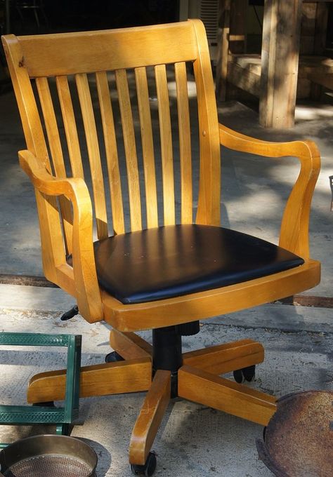 Computer chair makeover...From Hometalk Thrift Outing Refurbished Desk, Wooden Office Chair, Wooden Office, Chair Design Wooden, Chair Makeover, Computer Chair, Cool Ideas, Wooden Chair, Upcycled Furniture