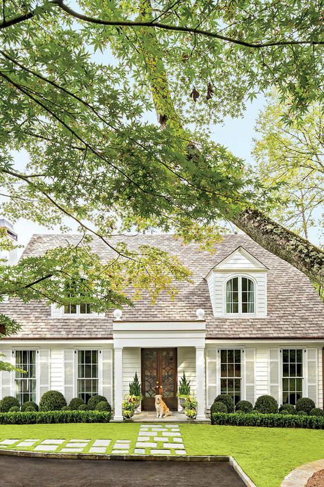 Colonial Cottage, Cottage Exterior, Front Landscaping, Casas Coloniales, Exterior Makeover, Landscape Designs, House Landscape, Colonial House, Style At Home