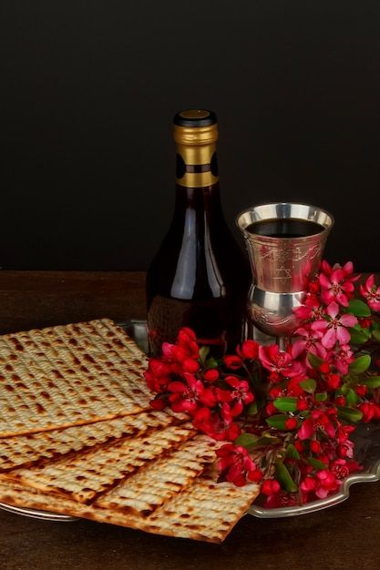 Passover Bread, Passover Art, Passover 2024, Jewish Passover, Happy Passover, Jewish Art, Passover, Matzo, Premium Photo