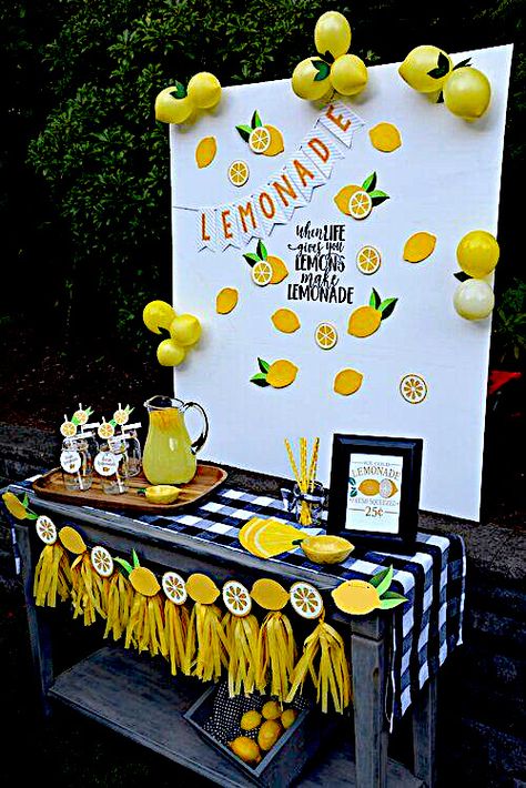 Juice Decoration Ideas, Easy Diy Lemonade Stand, Lemon Party Theme, Lemonade Party Decorations, Lemonade Poster, Lemonade Stand Birthday, Lemonade Stand Sign, Valentines Tea Party, Stall Decorations