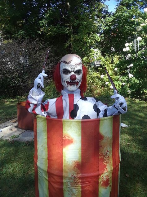 Freak Show Halloween Decorations Diy Clown Halloween Decorations, Evil Carnival, Clown Decorations, Clowns Halloween Decorations, Scary Carnival, Halloween Props Scary, Haunted Carnival, Scary Halloween Decorations Outdoor, Dekorasi Halloween