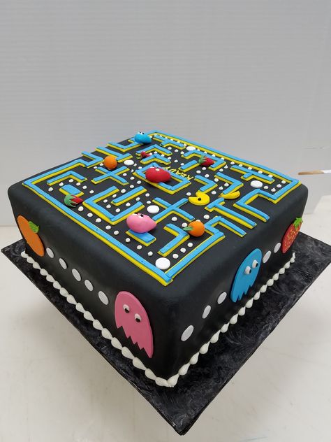 Arcade Game Cake, Arcade Theme Cake, Arcade Birthday Cake, Simple Fondant Cake, Pacman Birthday, Beach Bakery, Arcade Theme, Gaming Cake