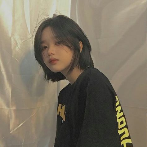 Korean Haircut, Tomboy Hairstyles, Korean Hair Color, Short Hair Tomboy, Korean Short Hair, Asian Short Hair, Hair Inspiration Short, Peinados Fáciles Para Cabello Corto, Shot Hair Styles