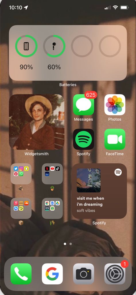 Normal Homescreen Layout, Normal Homescreen, Phone Organisation, Phone Deals, Carrd Inspo, Homescreen Layout, Phone Organization, Home Screen, Ios