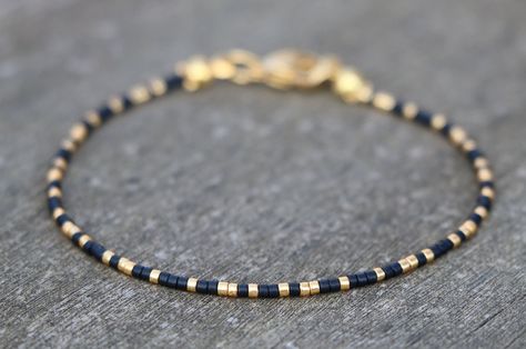 Bracelet Stands, Tiny Bead Bracelet, Dainty Gold Bracelet, Dainty Style, Miyuki Bracelet, Bracelet Minimalist, Seed Bead Bracelet, Beads Bracelet Design, Gold Bracelet For Women