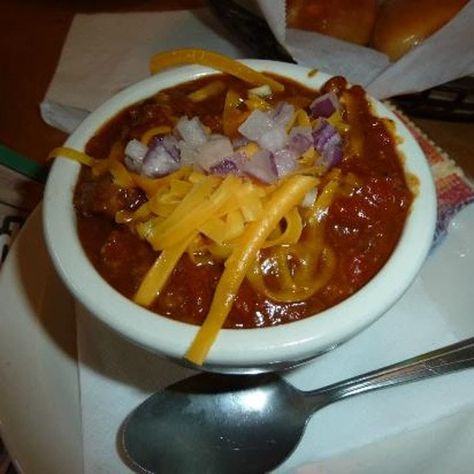 Cheeseburger Lasagna, Texas Roadhouse Chili Recipe, Roadhouse Recipes, Texas Roadhouse Recipes, Texas Roadhouse Steak, Coney Sauce, Restaurant Meals, Texas Chili, Best Chili Recipe