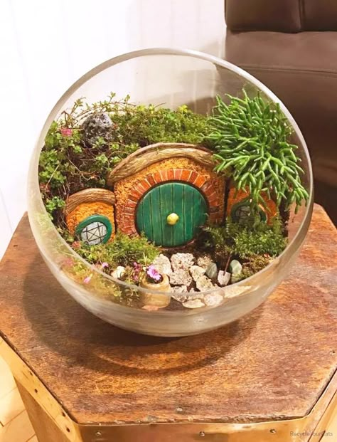 (4) My mom made this beautiful hobbit hole terrarium for an old fan's birthday : lotr Hobbit Hole Terrarium, Hobbit Terrarium Diy, Lotr Gifts For Him, Lotr Gift Ideas, Hobbit Terrarium, Lotr Bedroom, Hobbit Diy, Lotr Room, Hobbit Garden