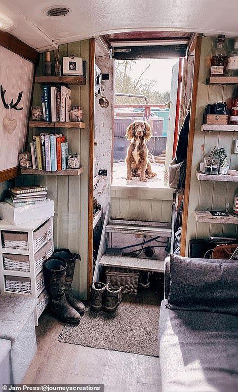 Narrowboat Life, Houseboat Ideas, Canal Boat Interior, Barge Boat, Narrowboat Interiors, Boat Living, Boat Interior Design, Boat House Interior, Houseboat Living