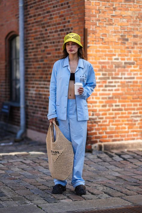 The Best Street Style Looks From Copenhagen Fashion Week Spring 2023 Copenhagen Fashion Week 2022, Copenhagen Fashion Week 2023, Street Fashion 2023, Preppy Street Style, Fashion Week 23, Hat Street Style, 2018 Street Style, Copenhagen Fashion Week Street Style, 2024 Street Style