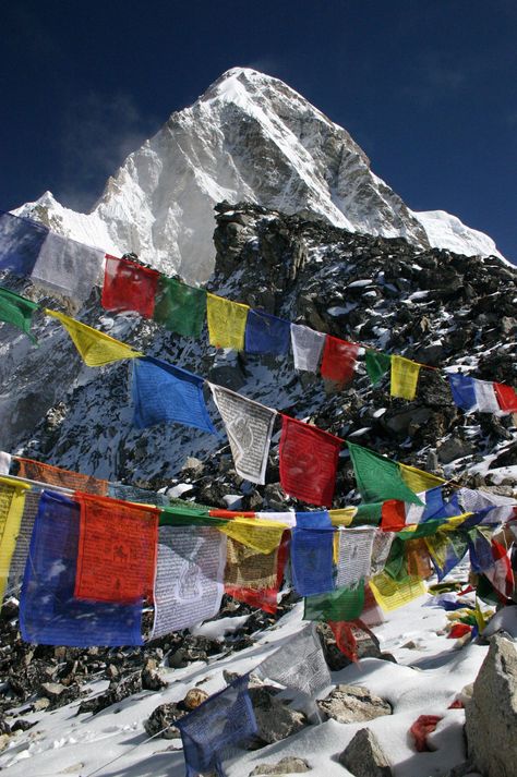 Nepal Tattoo, Himalayas Nepal, Climbing Everest, Monte Everest, Tibetan Prayer Flag, Nepal Art, Scenic Travel, Everest Base Camp, Everest Base Camp Trek