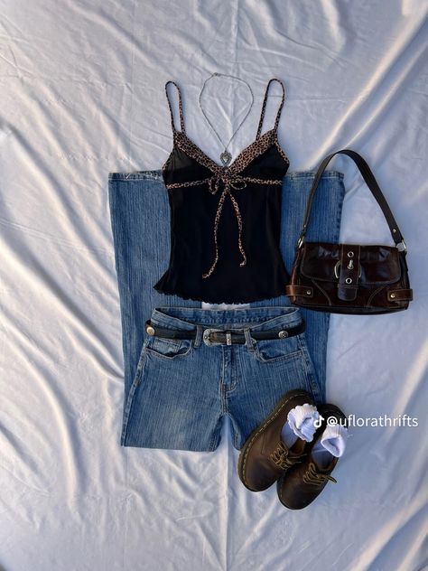 Going Out Outfits Concert, Loyle Carner Concert Outfit, Faye Webster Concert Outfit Ideas, Briston Maroney Concert Outfit, Mesh Lace Top Outfit, October Concert Outfit, David Kushner Concert Outfit, Ptv Concert Outfit, Denim Purse Outfit