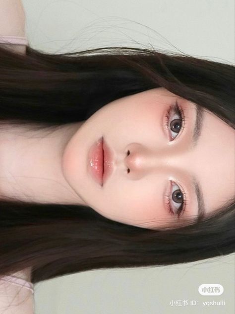 Natural Ulzzang Makeup, Soft Korean Makeup Look, Makeup Ala Korea, Doe Eye Makeup, Makeup Asia, Makeup Ulzzang, Light Makeup Looks, Korean Makeup Look, Makeup Korean