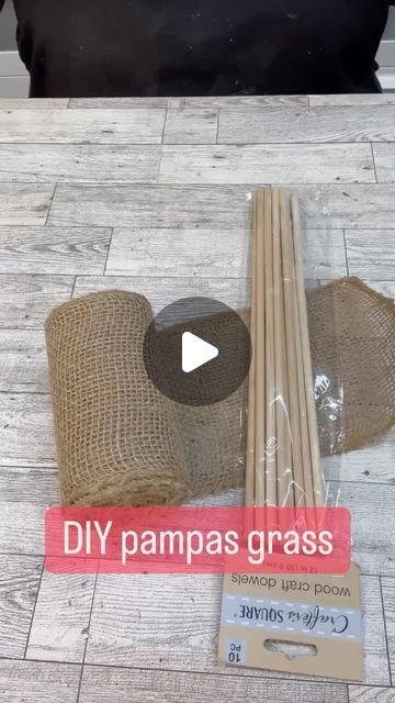 Diy Pampas, Dollar Tree Wedding, Diy Candles Homemade, Burlap Christmas Tree, Fall Decor Diy Crafts, Boho Crafts Diy, Christmas Gift Basket Ideas, Diy Boho Decor, Dollar Store Diy Projects