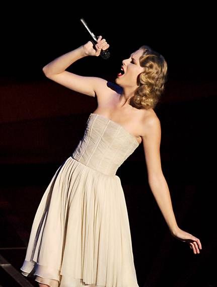 Taylor Swift 2010, Taylor Swift Vma, Taylor Swift Dress, Taylor Swift Speak Now, Estilo Country, Swift Photo, Mtv Videos, Taylor Swift Concert, Video Music Awards