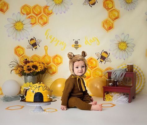 @courtneyhizeyphotography posted to Instagram: Happy "bee" day. 🍯 🐝 www.courtneyhizeyphotography.com #oneyearphotos #bostonmom #bostonparent #firstbirthday#bostonbaby #hudsonma #sudburyma #waylandma #newtonma #worcesterma #stowma #westonma #marlboroughma #courtneyhizeyphotography #igersboston #massachusetts #love #cakesmash #bostonmomblogger #bostonmomsblog #worcestermom #honey #bee #cakesmash #bostonmoms #igboston #Boston #781 #bostonphotographer #mamom Sweet To Bee One, Summer Backdrop, 1st Birthday Backdrop, Baby Cake Smash, My Honey, Cake Smash Photography, Paper Backdrop, Birthday Cake Smash, Printed Backdrops