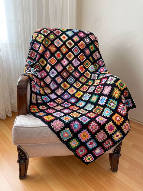 Crochet Couch Throw, Retro Couch, Modern Crochet Blanket, Crochet Granny Square Afghan, Granny Square Crochet Patterns Free, Crochet Bedspread Pattern, Granny Square Afghan, Crochet Blanket Designs, Couch Throw